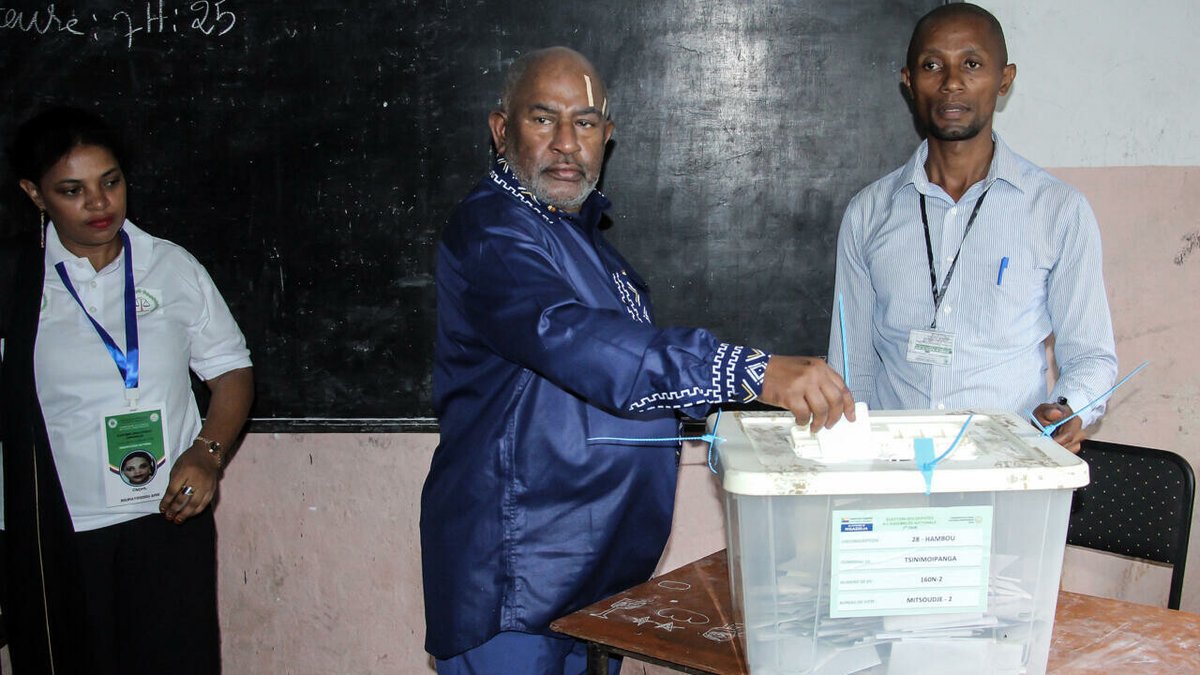 RFI's tweet photo. Comores: un journaliste comorien placé en garde à vue pour «désinformation»
➡️ https://t.co/1fQWRxXt9K https://t.co/5fCnDlhxkq
