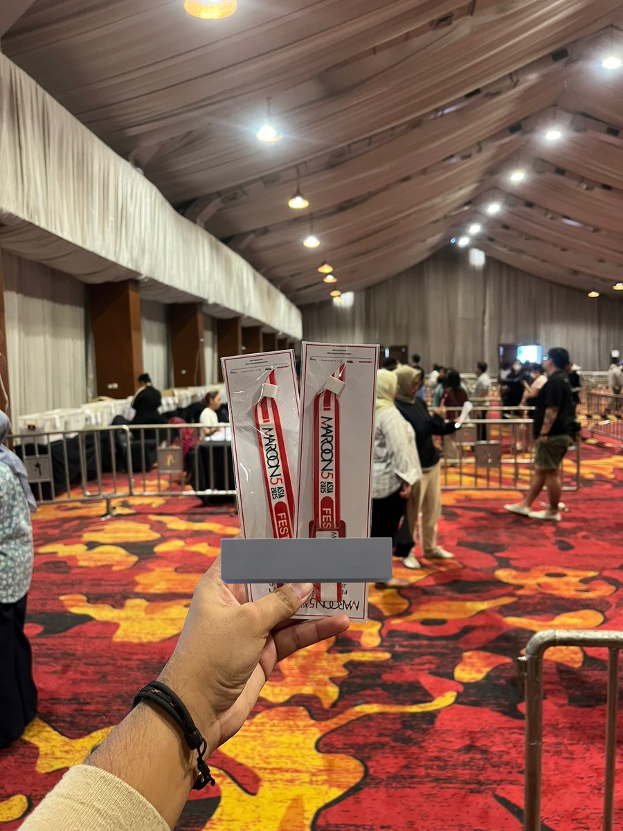 dessanda's tweet photo. Wts : tiket maroon 5 gaes🤏🏽 sisa 2 biji aja yang FESTIVAL yaa harga dibawah sekali. Kemarin beli habis 6,3 jt kalau untuk ini pasti jauh lebih murahh gasss. #Maroon5LiveinJakarta #Maroon5 #Maroon5AsiaTour #Maroon5jakarta https://t.co/80RYGvWmeJ