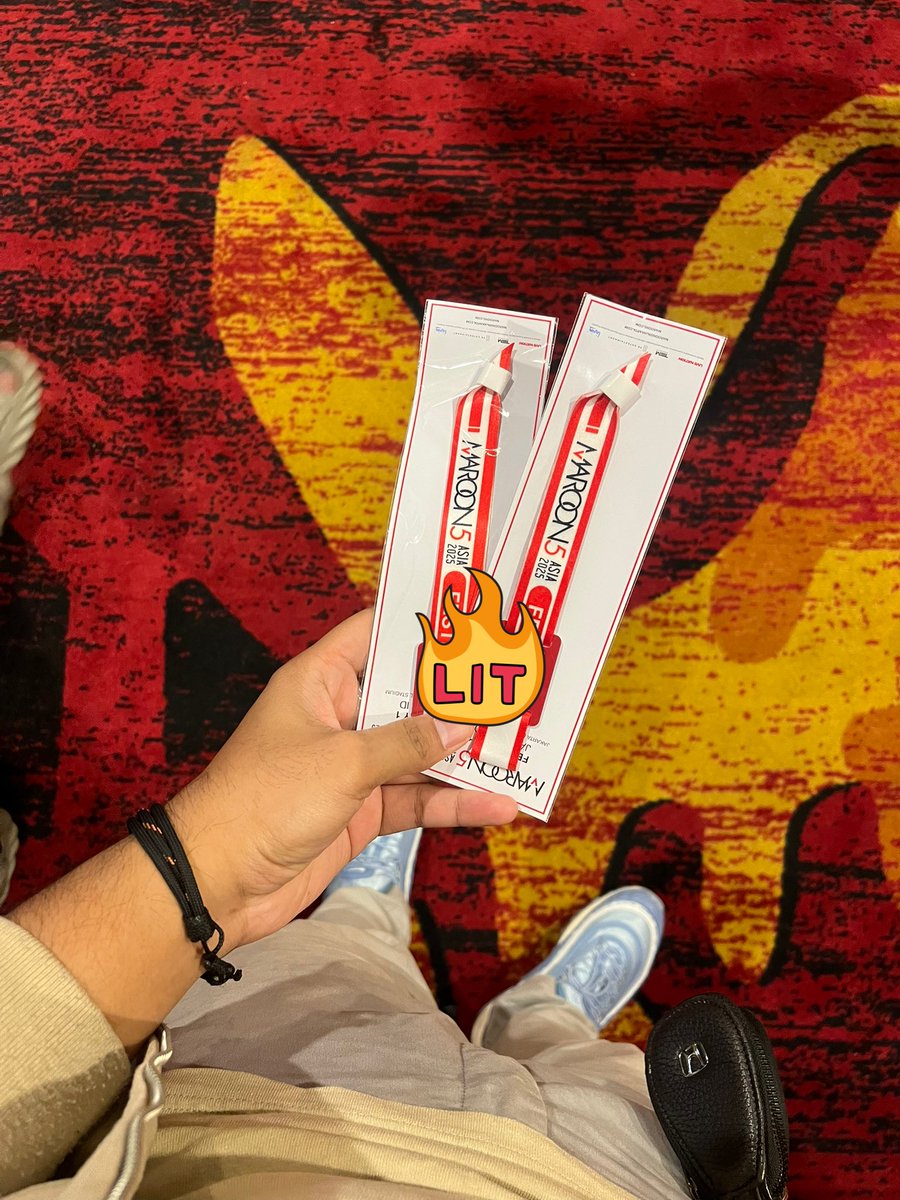dessanda's tweet photo. Wts : tiket maroon 5 gaes🤏🏽 sisa 2 biji aja yang FESTIVAL yaa harga dibawah sekali. Kemarin beli habis 6,3 jt kalau untuk ini pasti jauh lebih murahh gasss. #Maroon5LiveinJakarta #Maroon5 #Maroon5AsiaTour #Maroon5jakarta https://t.co/80RYGvWmeJ
