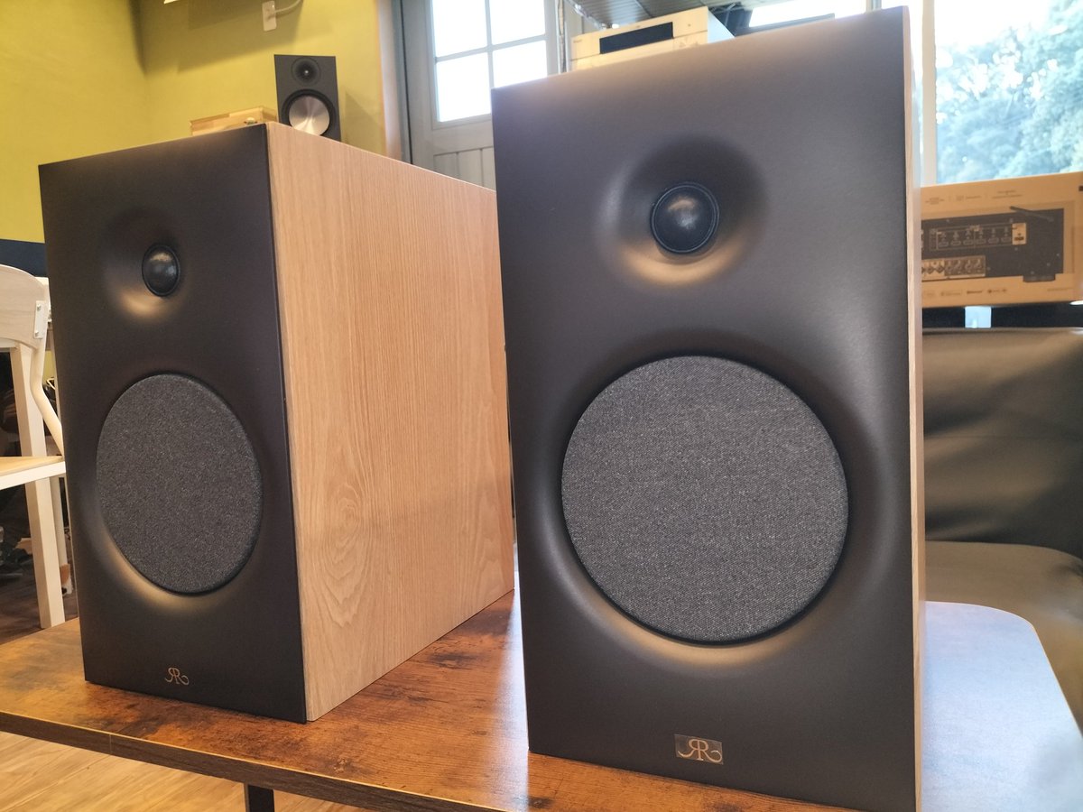 audioassist3678's tweet photo. オーディオ♪ホームシアター専門店
玉田です
2025年2月11日(火)まで♪
試聴できます👍️
〜REVIVAL AUDIO〜
✨️SPRINT3✨️
ブックシェルフスピーカー
#四日市市 #三重県
#オーディオショップ
#SPRINT3
#もっといい音を♪
#オーディオアシスト #たきしょう
#HPは↓
https://t.co/hykZs4cIAv https://t.co/LUO7K0u6B7