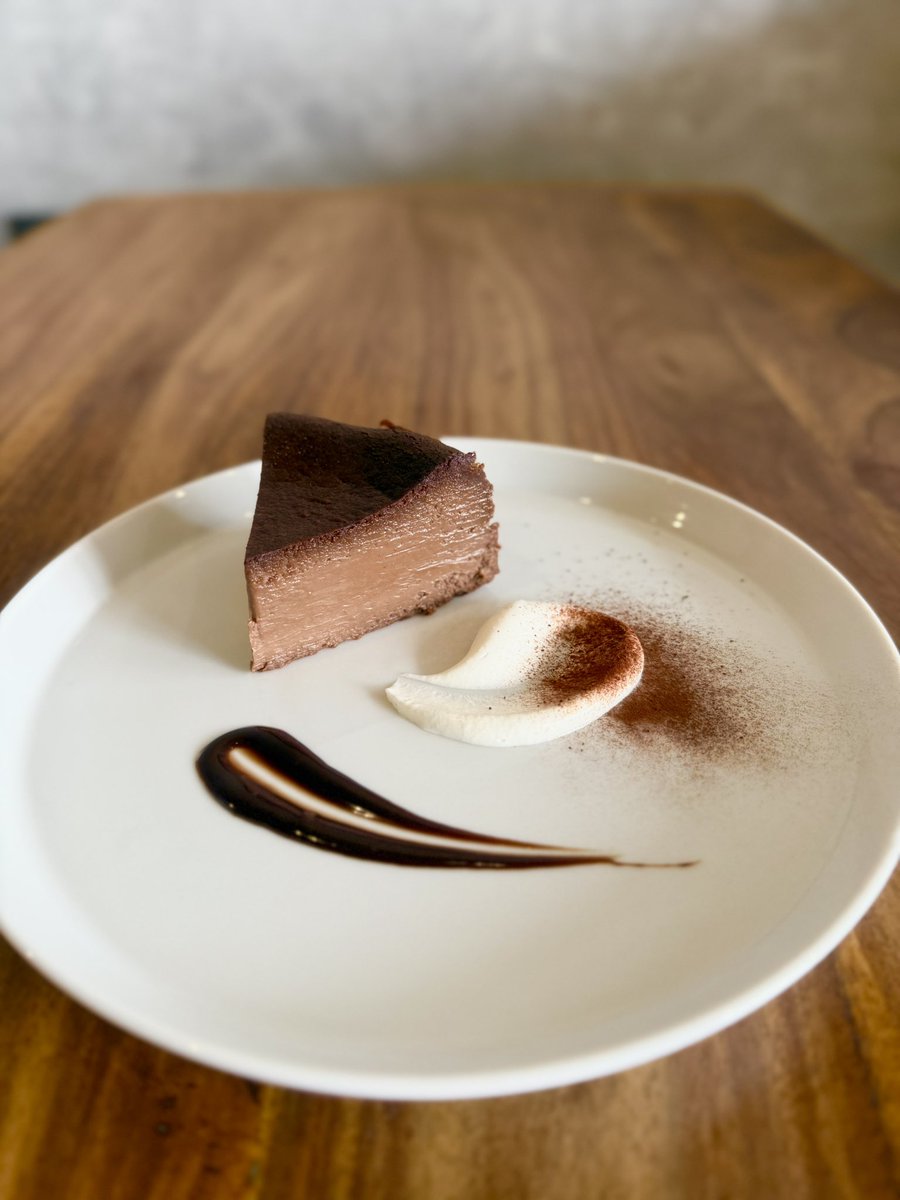 Yscafe1023's tweet photo. 2月限定のスイーツ
チョコのバスクチーズケーキ。
昨年も人気だったので復活。
そして来年も人気でありますように。
#Yscafe #Ysc #スイーツ #デザート #期間限定 #バレンタイン https://t.co/tIlg2nEUUP