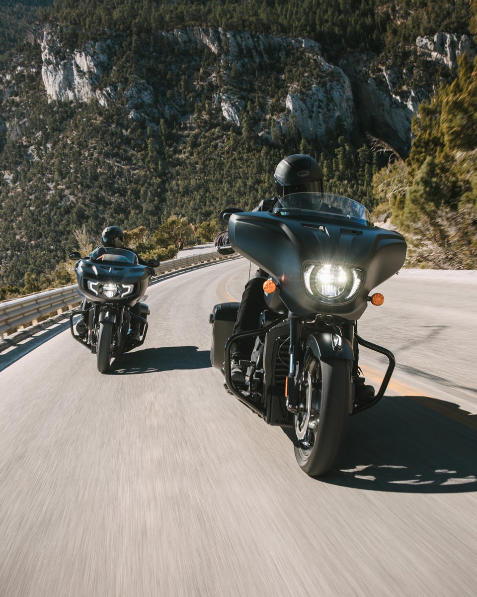 rvindianmotor's tweet photo. #インディアンモーターサイクル の新モデル #ChieftainPowerPlus と #RoadmasterPowerPlus は、アメリカンバイク独自のスタイルと、次世代Vツインエンジンを融合した一台。レースで実績を誇る「PowerPlus112」を搭載し、さらにアメリカンVツイン史上、最も先進的なライダーアシストを備えています。 https://t.co/3vjsU7gdU2