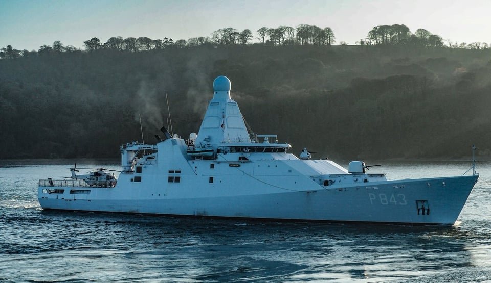 r116440's tweet photo. 🇳🇱 @kon_marine Holland class #OPV HNLMS Groningen (P843) arrives at Devonport. Feb 2019 #warship #navy #naval #P843 #Holland https://t.co/ZQiMNfCSHY