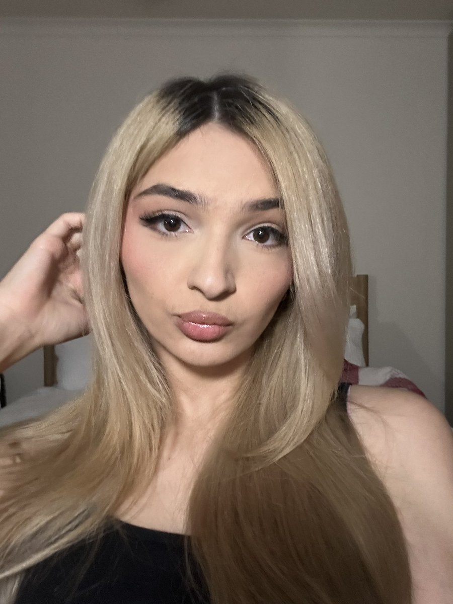 potentially the last blonde charliibearr media … 👩🏼🩷🎀