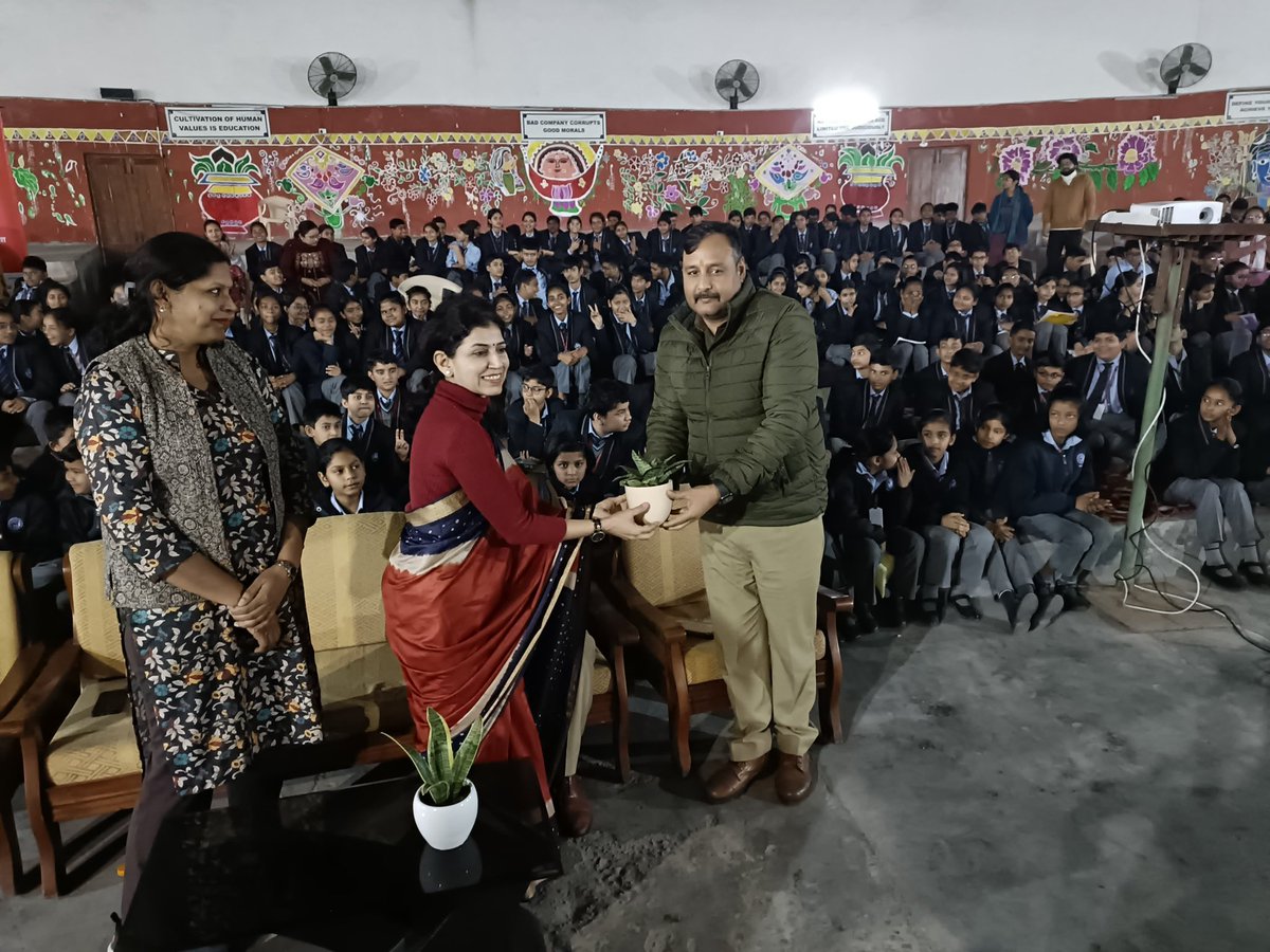 shyamupcop's tweet photo. #पुलिस_की_पाठशाला अमर उजाला द्वारा आयोजित कार्यक्रम में बच्चों को साइबर अपराधों के प्रति सतर्कता और जागरूकता पर विस्तृत चर्चा हुई… https://t.co/xofIVK2uYt