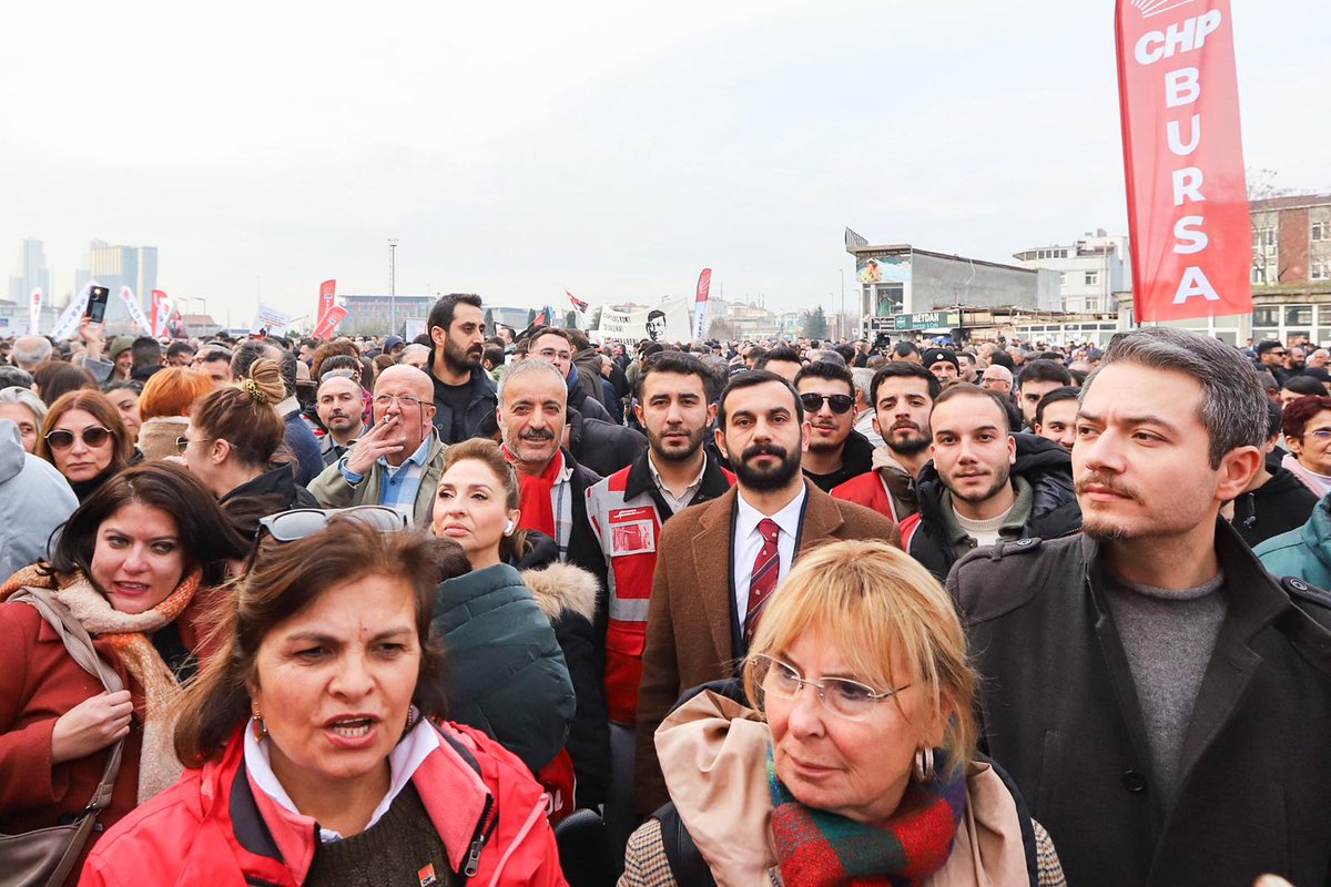 ErcanAkpolat1's tweet photo. Halkımızın iradesini, ülkemizin adaletini savunmak için Adalar İlçe Örgütümüz ile birlikte Çağlayan Adliyesi’ndeyiz. Ekrem Başkanımızın yanındayız!

Kurtuluş yok tek başına,
Ya hep beraber ya hiçbirimiz! https://t.co/fZIh1SUa2a