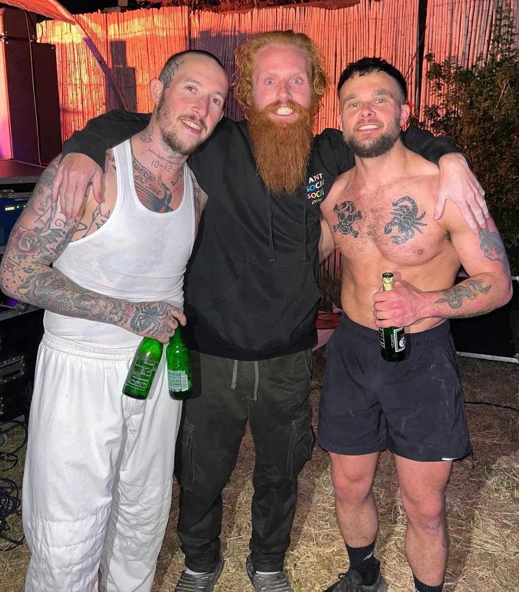 screenrotpod's tweet image. Friday.