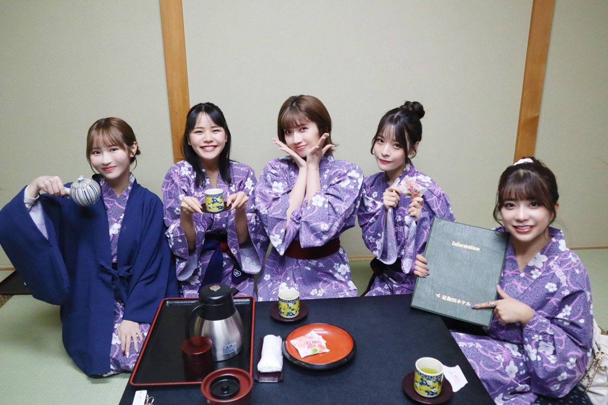 「#月ともぐら」お月ちゃんと一緒に番組収録をレポート🌙
⁡
今回担当してくれるのは石原ちゃん、小野ちゃん、川越ちゃん、田野ちゃん、八木ちゃんの5人🤍
「#106  2025福お月ちゃんは誰だ？新春バスツアー！④」です！
⁡
ここでしか見れないオフショットも掲載！
記事はこちら💫
https://t.co/9ea1ozlWYM

「月もぐ」はテレ東にて毎週木曜27:05～放送中！
見逃し配信は、#TVer #DMMTV からチェック👀
⁡
#石原希望
@Nozomi_Ishihara
⁡
#小野六花
@onorikka
⁡
#川越にこ
@kawagoeniko
⁡
#田野憂
@_yu_8_8
⁡
#八木奈々
@yaginana0903
⁡
@Tsukitomogura