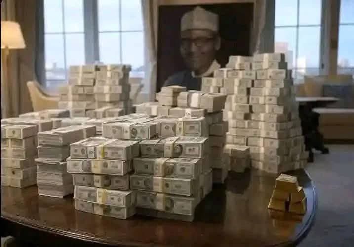 ubasinachimbia's tweet image. BREAKING NEWS: 
$5 Billion in cash and $700 Million in Gold found in Buhari's New York residence as FBI raids property; Trump orders clampdown on Nigerian politicians homes.

Trump has ordered the money to be placed on hold as he doesn't trust the current president of 🇳🇬.