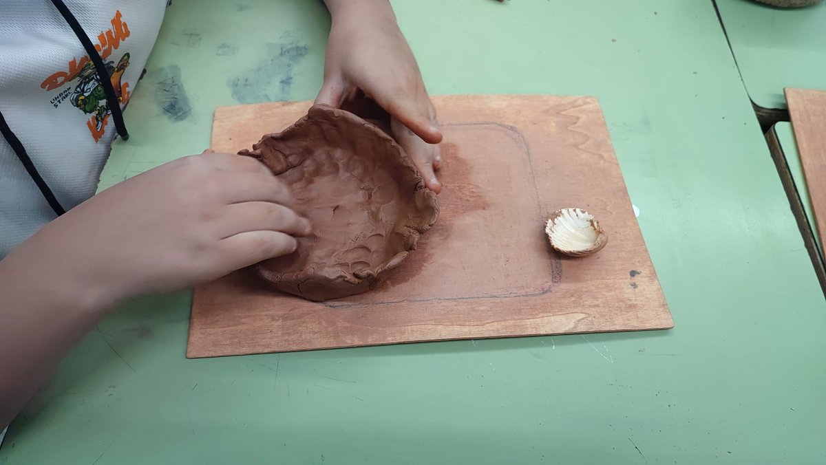 EducacióLH (@lheducacio) on Twitter photo 🦬Com era la vida a la prehistòria? Quins objectes feien servir? Quin significat tenien les pintures rupestres?
👉Taller d'activitats del <a href="/MuseuLH/">Museu L'Hospitalet</a> a l'Institut Mercè Rodoreda dins el seu projecte #FemTàndemLH.
#EducacióLH <a href="/IRodoreda/">Institut Mercè Rodoreda</a> 🦬Com era la vida a la prehistòria? Quins objectes feien servir? Quin significat tenien les pintures rupestres?
👉Taller d'activitats del <a href="/MuseuLH/">Museu L'Hospitalet</a> a l'Institut Mercè Rodoreda dins el seu projecte #FemTàndemLH.
#EducacióLH <a href="/IRodoreda/">Institut Mercè Rodoreda</a>