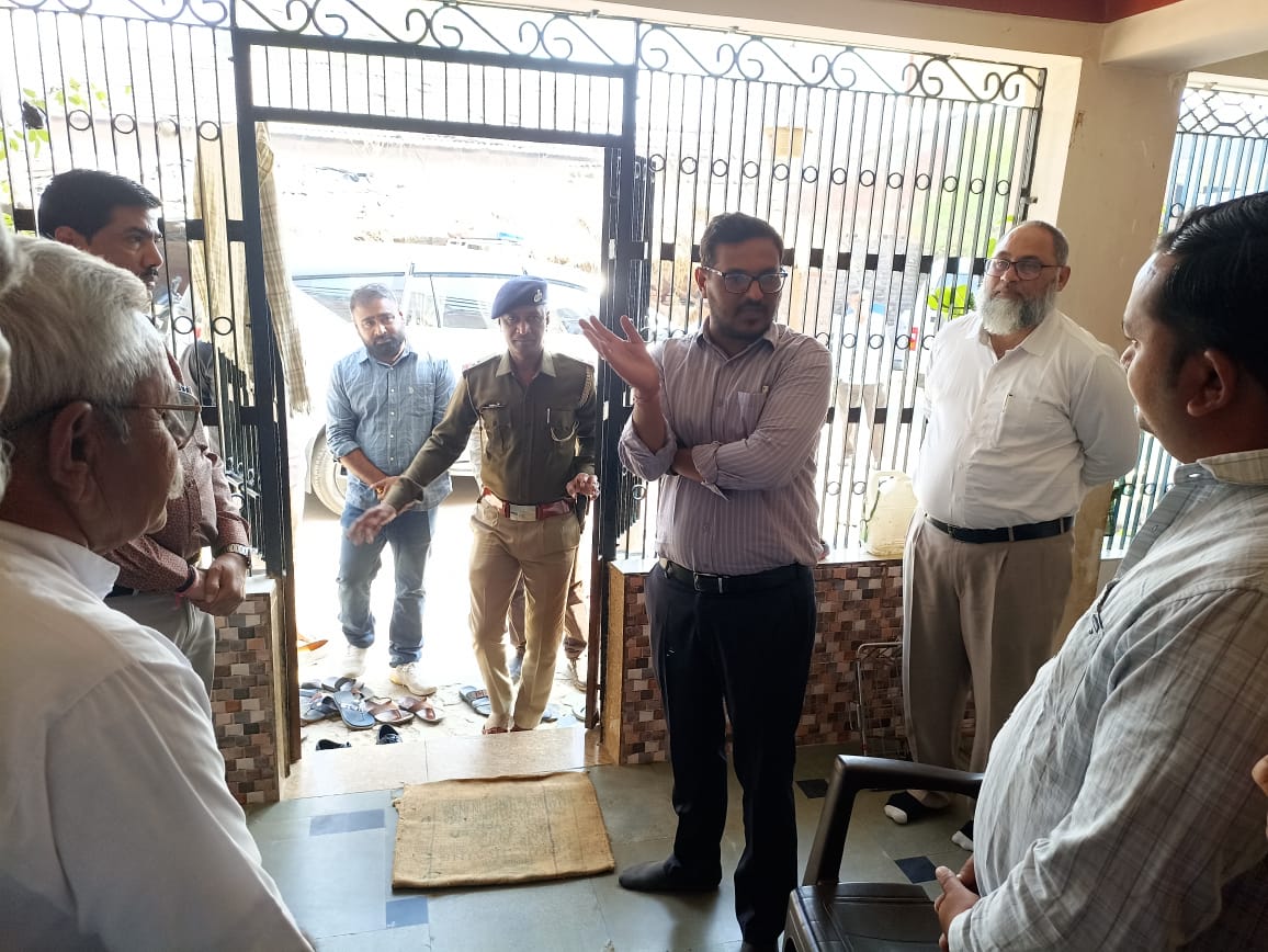 મહેસુલી કેસના અનુસંધાને વધુ તપાસાર્થે કેસ ટુર ફાઇલે લઇ તારાપુર તાલુકાના મહિયારી ગામના સર્વે નંબરની સ્થળ વિઝીટ કરી.
#AccessibleGovernance
#PrashasanAapkeDwar
#TeamAnand