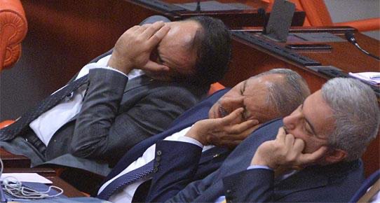 “Milletvekili sayısı azaltılsın, 4 yıllık fakülte mezunu olmak ve yabancı dil bilmek şartı getirilsin, asgari ücretin biraz üstünde maaş alsın” dersem 

Bana Katılır mısın..!?