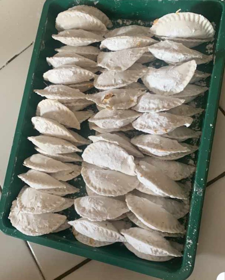 makasi aa udah bantuin neng bikin cireng isi, semoga jualan kita laris ya aa 🥹❤️