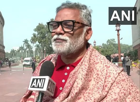 NewsAlgebraIND's tweet photo. BIG BREAKING NEWS 🚨 Pappu Yadav again goes out of control and insults President Droupadi Murmu 😱

He said "President is a stamp, reads someone's love letter"

Extremely shameful and controversy remarks by Independent MP Pappu Yadav.

BJP said INDI Alliance dislikes President Murmu because she is a tribal.