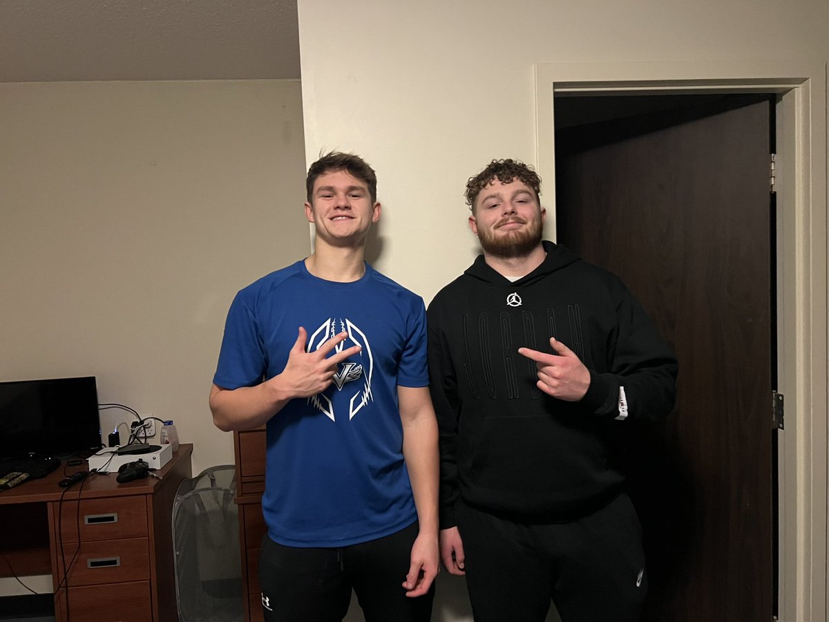 Picking up recruit from airport✅
We just do things different for our recruits🤷‍♂️ #2GUN5UP #BEDANGEROUS 
<a href="/CoachMarreroFB/">Carlos Marrero</a> <a href="/DerrickTaylor_4/">Coach DT</a>
