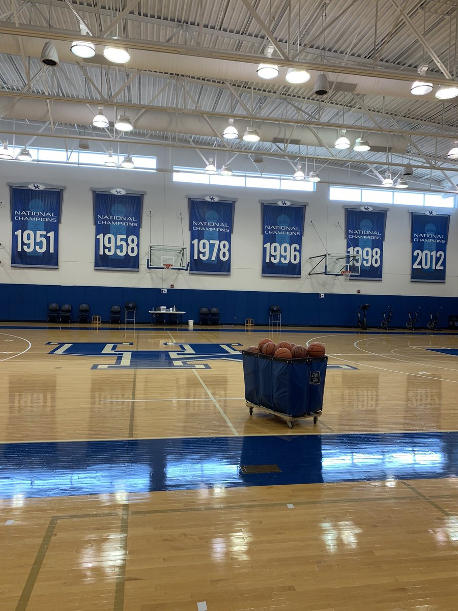 Wave1085375Heat's tweet image. Those late night workouts at Kentucky paid off #LaFamilia Herro 🏀💯⭐️

#StayedFocused #Grind #BBN 

@herdsmanOFsheep @TylerHerrista @CentralHerroBR @TwoWayDav @JimmyBucketzs @mario47543352 @HeatForum @HeatDiehards @sammybanos_ @bimmy