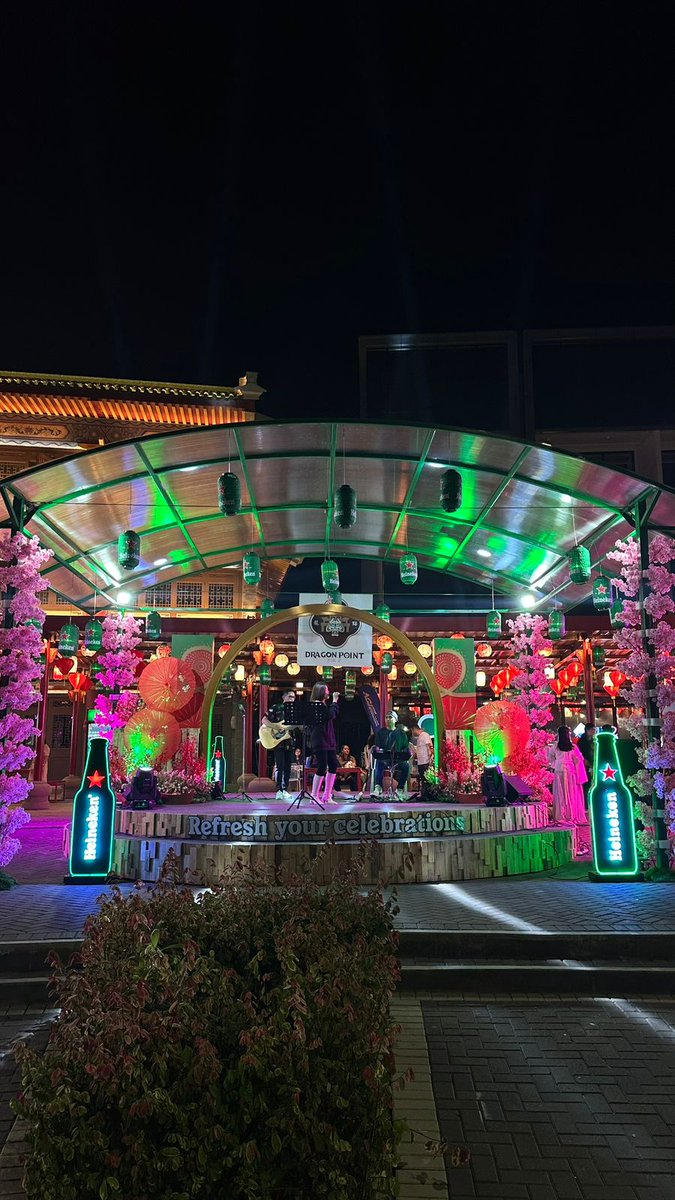 milkitamentos's tweet photo. CNY seru banget di Dragon Point PIK 2 🔥 Banyak performance keren dari Heineken, dan pohon angpao buat dapetin merch kece #CelebratewithHeineken https://t.co/X79FkyR0iS