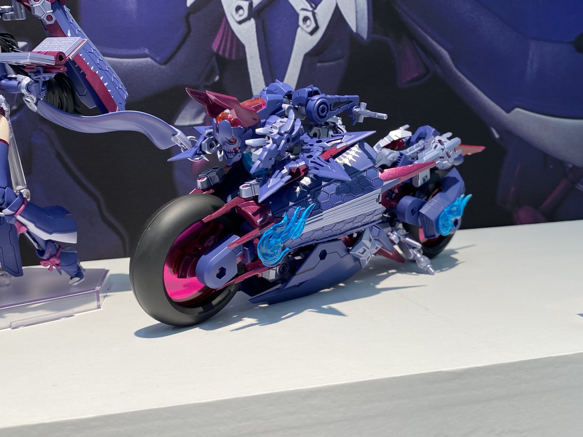 只今絶賛ご予約受付中の「皇巫 ツクヨミ レガリア」も展示中。 美プラ