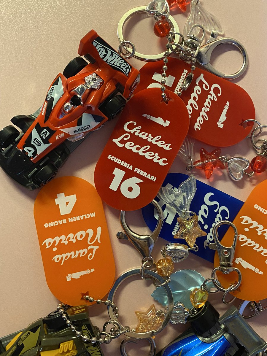 renjevu's tweet photo. another f1 livery keychain!! stocknya cuma sedikit 🤓 https://t.co/nPZJMFUJbT