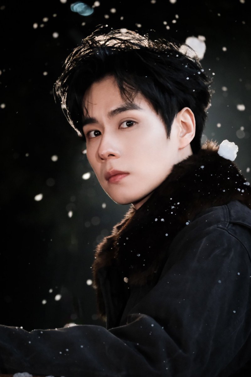 HYTarchive's tweet photo. 250131 胡一天啊 #HuYitian Weibo update

📸 “The first snow of the Year of the Snake ❄️ #️⃣GoodLuckintheYearoftheSnake”

16p
(1/4)
https://t.co/Lk4tgez6ja
#胡一天 https://t.co/bII8zlj2rS