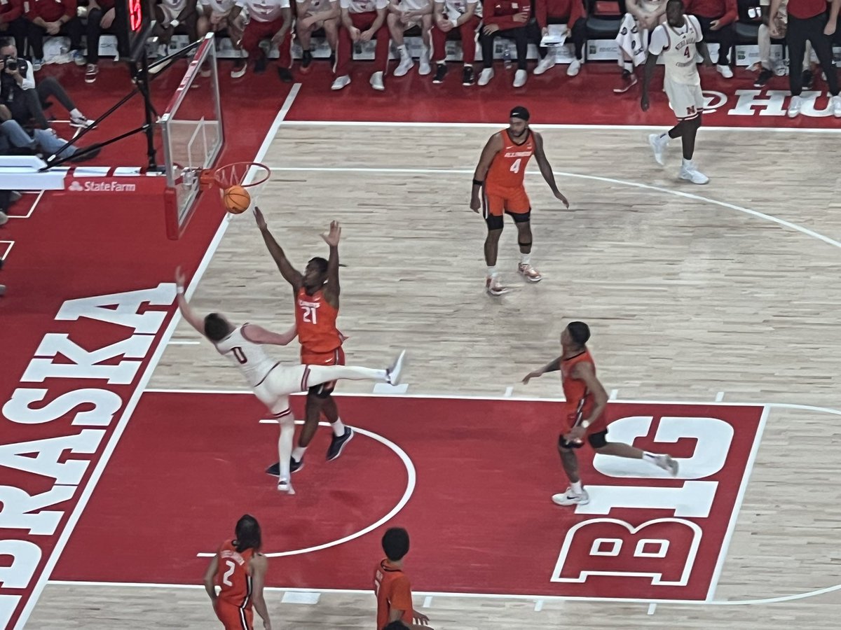 AnthonyHef1's tweet photo. Always a good night when I get to see @HuskerMBB win with my crew!@andrewheff23 @aj_heffelfinger @Ashtonheff4 https://t.co/YkTDeZkMbN
