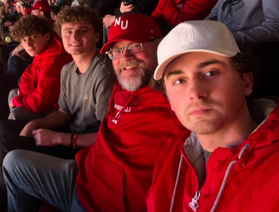 AnthonyHef1's tweet photo. Always a good night when I get to see @HuskerMBB win with my crew!@andrewheff23 @aj_heffelfinger @Ashtonheff4 https://t.co/YkTDeZkMbN
