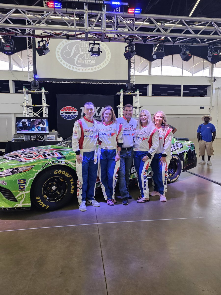 TeamTXDrivin's tweet image. Gearing up for another great event 🏁at Channel Partners in Las Vegas🎉 with the best sponsor around @conectuswireless. This team is ready for March! Should we wear our fire suits there too? 🏁🏁🔥

@kimmiestarr93 @starr_racing @txmotorspeedway 

#lasvegas #channelpartner