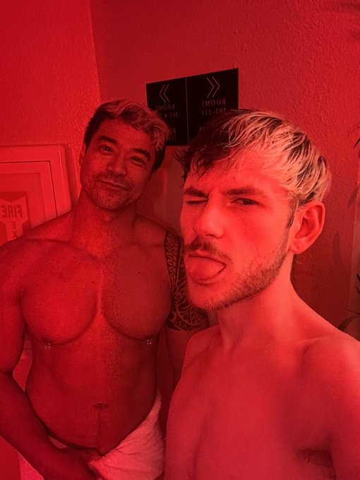 Watch druuuling 🤤's leaked NSFW photo on TwXstars