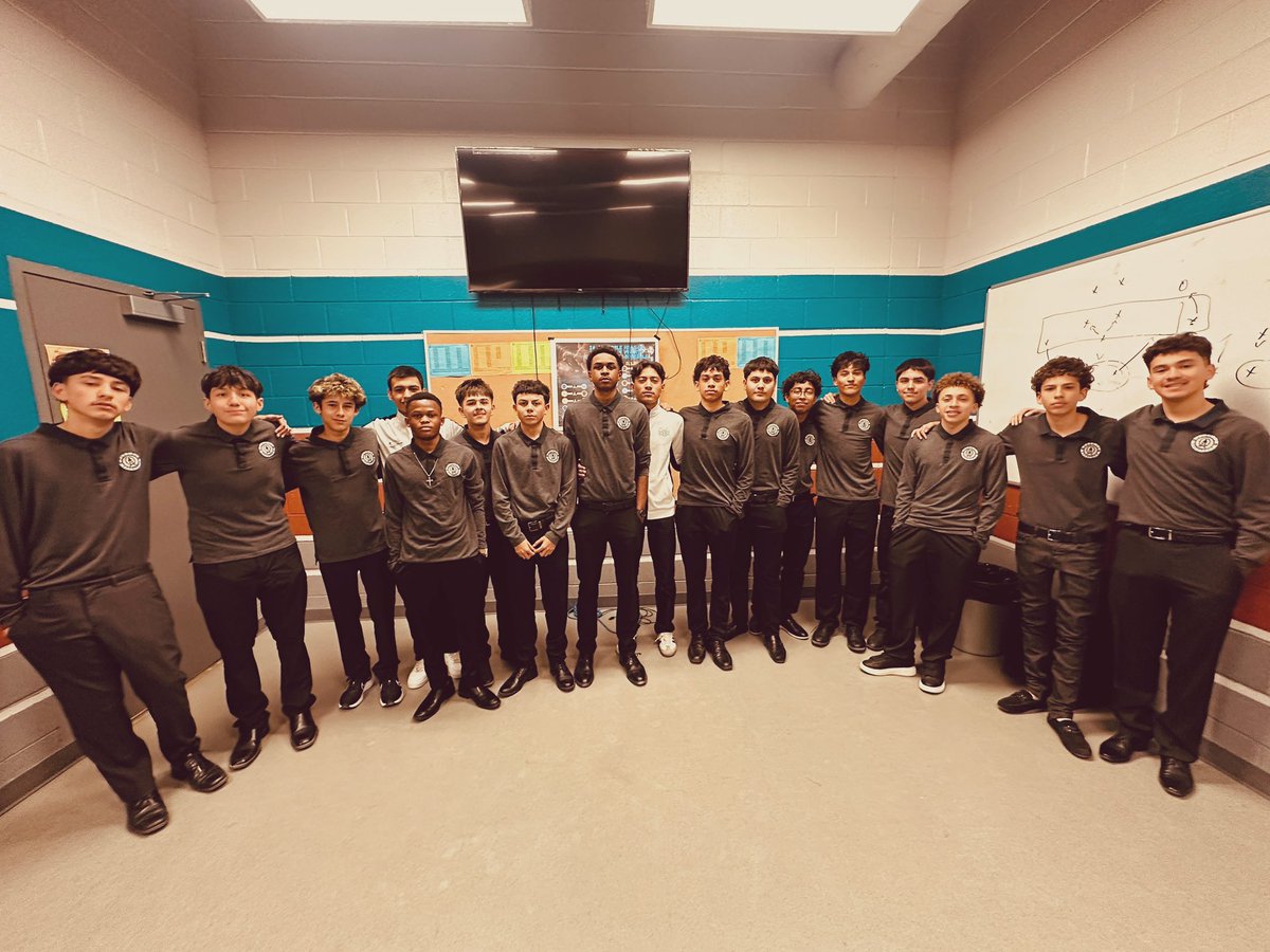 Mario Garcia (@mgarcia_phhs) on Twitter photo Mucho estilo aqui 🧉👌🏽Con que corazón juegan estos pibes! Futbol played without heart and humility is not Futbol. Keep at it boys, the sky’s the limit! Developmental Team continuing the winning streak. <a href="/PHills_HS/">Pebble Hills High School</a> <a href="/PHHS_BoysFutbol/">Pebble Hills HS Boys Futbol</a> <a href="/Odiaz_MPMS/">Coach Diaz</a> <a href="/CLopez_PHHS/">Carlos Lopez Martinez</a> <a href="/CoachRWarner/">Ryan Warner</a> #teamSISD Mucho estilo aqui 🧉👌🏽Con que corazón juegan estos pibes! Futbol played without heart and humility is not Futbol. Keep at it boys, the sky’s the limit! Developmental Team continuing the winning streak. <a href="/PHills_HS/">Pebble Hills High School</a> <a href="/PHHS_BoysFutbol/">Pebble Hills HS Boys Futbol</a> <a href="/Odiaz_MPMS/">Coach Diaz</a> <a href="/CLopez_PHHS/">Carlos Lopez Martinez</a> <a href="/CoachRWarner/">Ryan Warner</a> #teamSISD