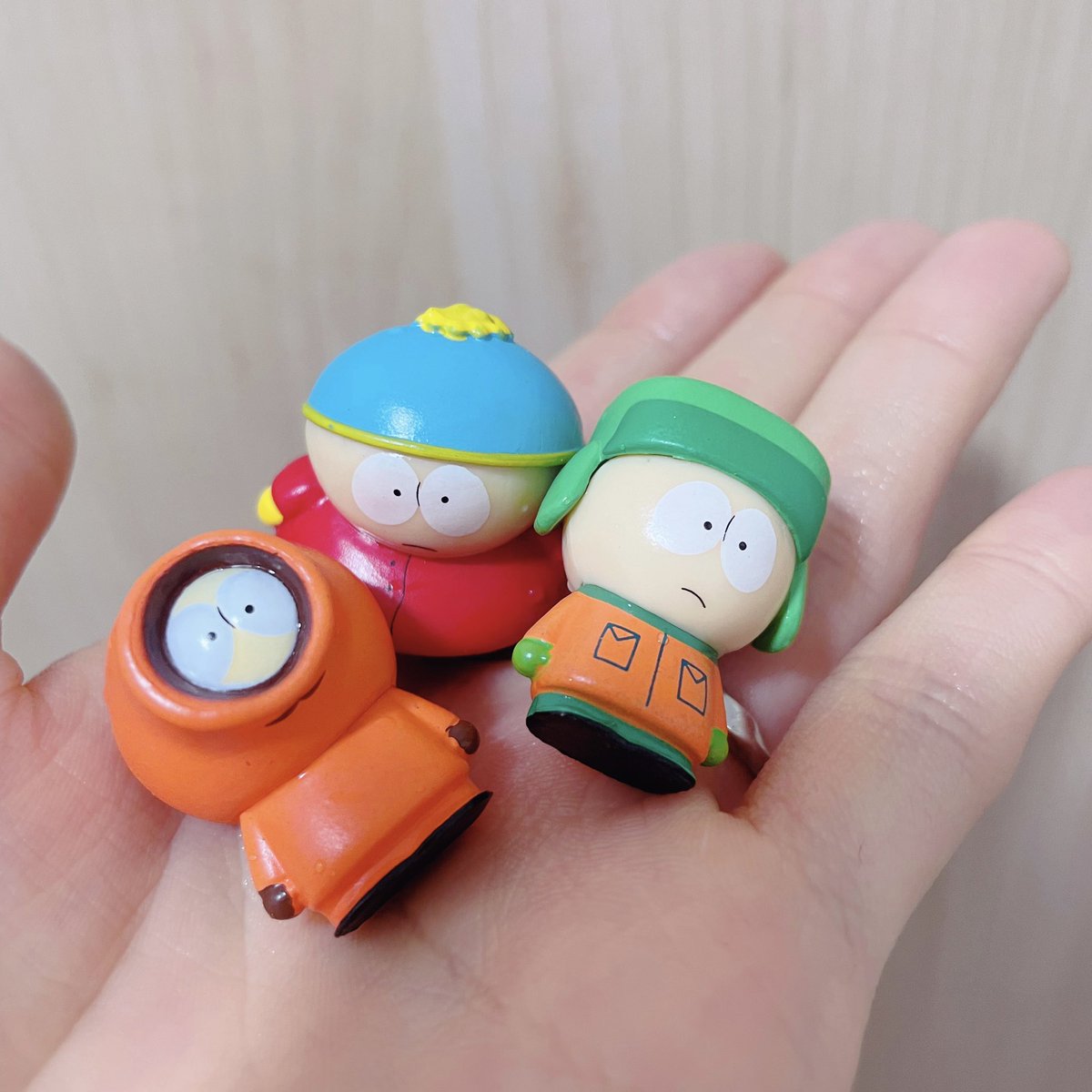 sp_hayuko's tweet photo. この前のバスボム、3人💚❤️🧡出ましたので、こうしてみた🍬🍭

#southpark #sp_kenny #sp_kyle #sp_cartman
#サウスパーク
#推し活 https://t.co/koTbbpbu99