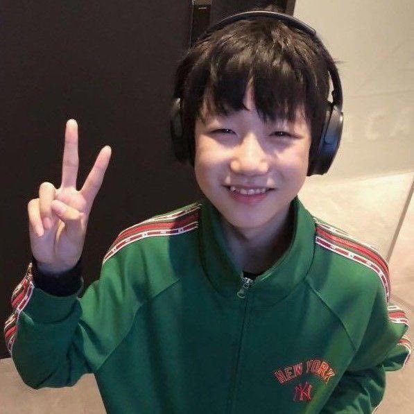 jongseob’s smile and his little tooth : a thread ⭐️