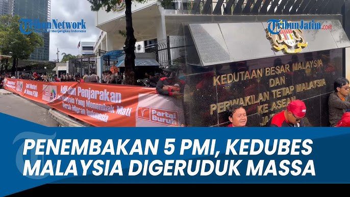 Azri026's tweet photo. Kena Ingat muka muka orang yg tak puas hati n Dah tahu orang Indonesia buat masalah lagi di sokong dh Kenapa.. memang patutlah orang Indonesia tak maju maju sebabkan satu benda saja  dah cari masalah 🥱🥱 mengantuk aku tengok perangai yang macam tu 🥱🫠 https://t.co/UC5sbcEEOx