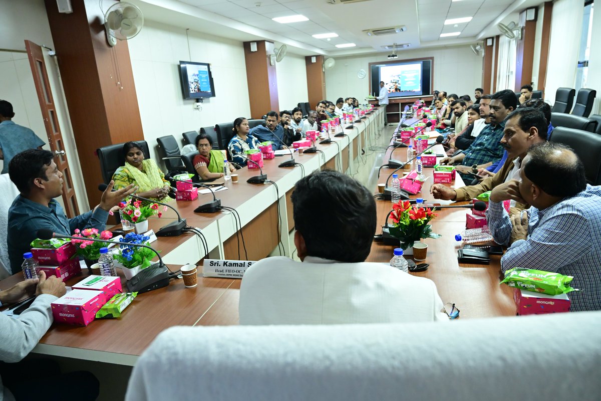 FieoHq's tweet photo. #FIEO & #DEP&M with #Credore & #XDC_Singapore organised a Session with the officials of #AirCargoComplex for Air Export; covering procedure, documentation, labeling, customs clearance, departure & benefits like fast delivery, global reach & discussed restricted items.
@dgftindia https://t.co/2AREkuMZta