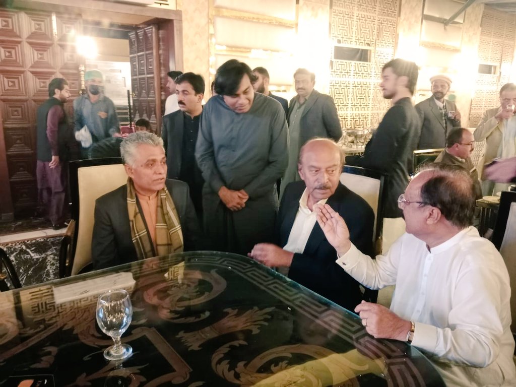 ImranKhanzada_'s tweet photo. کل رات پیپلز کلچرل ونگ ضلع حیدرآباد کے رہنما طارق حسین قاضی صاحب کی بیٹی کی شادی میں پی پی پی پی سندھ کے صدر سینیٹر نثار کھوڑو صاحب ، منسٹر سوشل پروڈکشن سرفراز راجڑ صاحب ،جنرل سیکریٹری کلچرل ونگ سندھ لیاقت علی شاہانی صاحب ، گلوبل بینکوٹ میں شرکت.

#PPPCWSindh https://t.co/kmhiQZP7ef