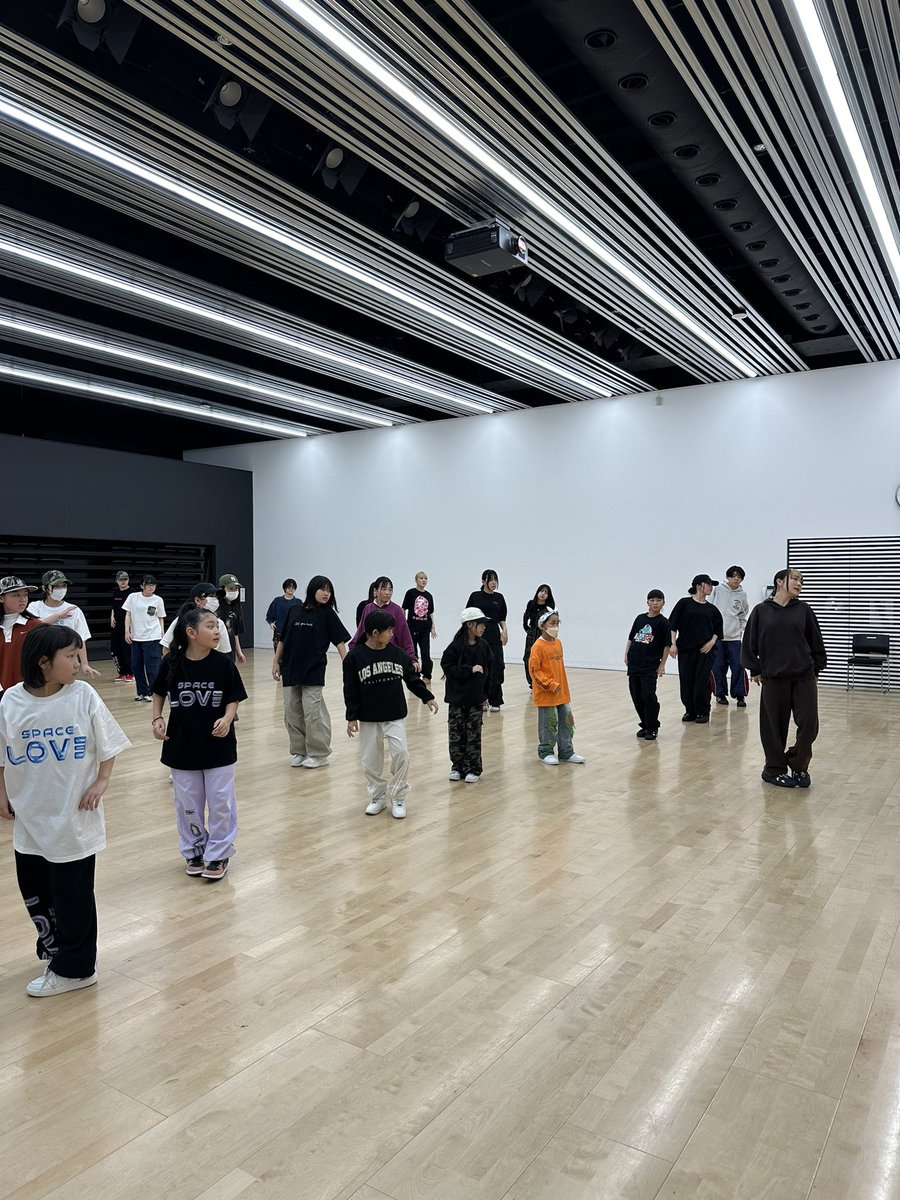moparadiseparty's tweet photo. SPECIAL WORKSHOP🔥憧れのダンサーと共に創り上げるダンスステージ✨

講師 #Ako さんに、岩手で初のワークショップをして頂きました！！
音の取り方や音楽の考え方など、スキルはもちろん、気持ちの入れ方など感情面のアドバイスもたくさん頂きました🥹
ありがとうございました！

#rht
#モーパラ https://t.co/YY3K1oVnV7