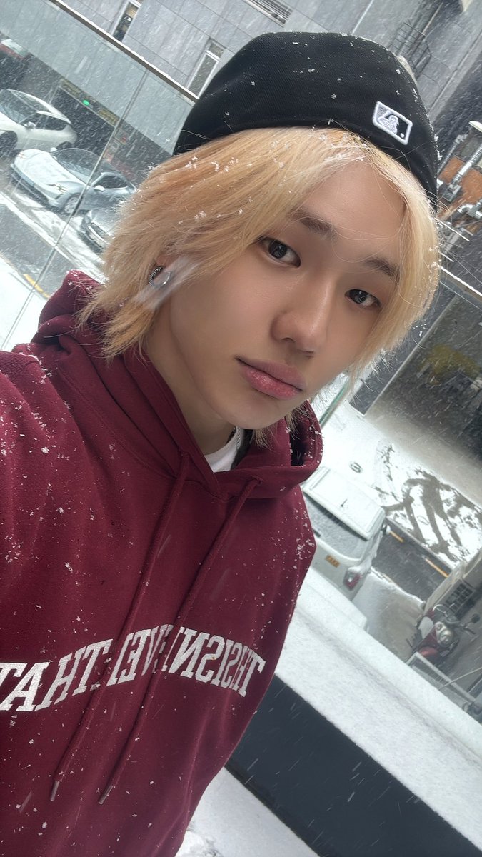 TNX_twt's tweet photo. 온 세상이 하얗다….🤍🌨️🤍

#TNX
#천준혁 #JUNHYEOK https://t.co/P4j91YFade