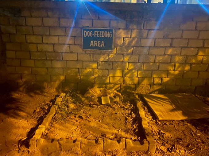 AtharMoin1's tweet photo. @NupurKatiyar @wildgod1 @likeanik @alokupadhayay @JeetCrusader @Nonika_R @noida_authority @112UttarPradesh @CP_Noida @DCP_Noida @CeoNoida @dmgbnagar @DCPWomenSafety @noidapolice @myogiadityanath if the designated area is there for dog feeding , then why at all we are feeding dogs in open area , please avoid this ???? Refer the photo image , JP kosmos noida sect 134 had got its well defined space for  Dog feeding  lets be disciplined https://t.co/5hVAONdPsq