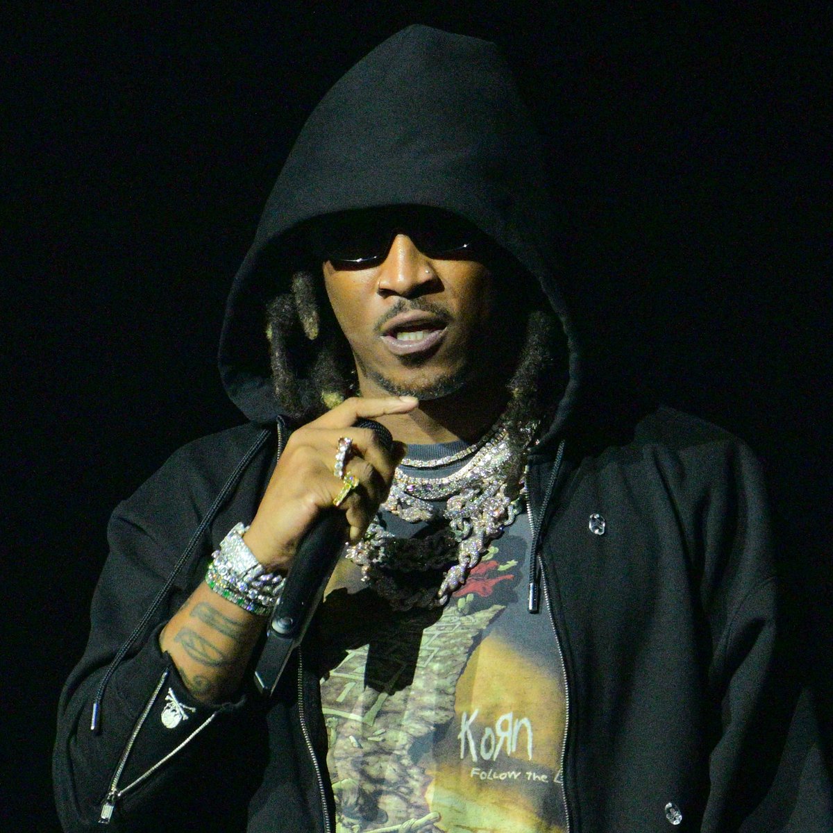 Future in his 'HNDRXX' bag on "Enjoy The Show"

The Weeknd and Pluto don't miss