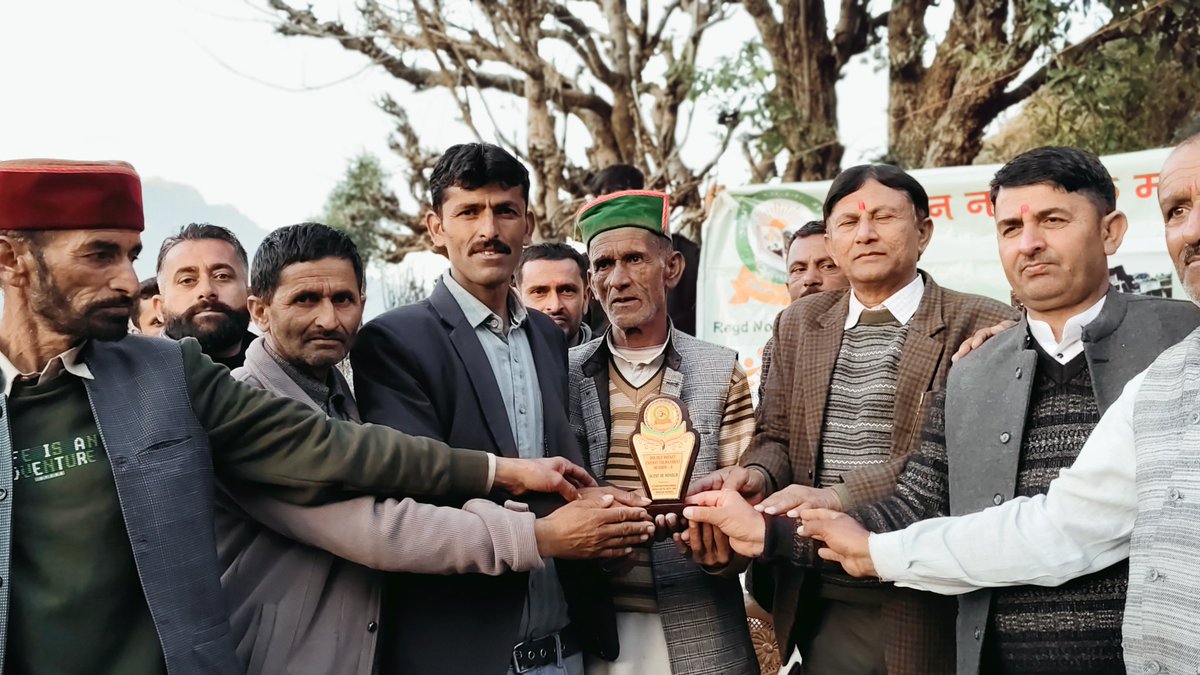 Dinesh9622's tweet photo. उत्थान नवयुवक मंडल निचला गाता के सौजन्य से डबल विकेट क्रिकेट प्रतियोगिता सीजन 2 संपन्न भगवान की असीम कृपा एवं आप सभी महानुभावों का सहयोग के लिए बहुत-बहुत धन्यवाद बहुत-बहुत आभार🙏🏻

डबल विकेट क्रिकेट प्रतियोगिता का सीजन 2 खिताब नाया B टीम  ने अपने नाम किया।
🙏

#himachalआसपास https://t.co/jryaALQhYV