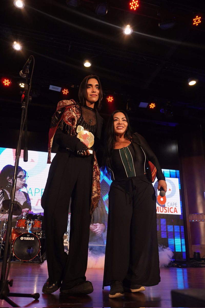 Lenintamayoqpop's tweet image. URPY, ganamos como &quot;Autor revelación&quot; en el premio nacional de la música peruana 🇵🇪 
Construir puentes y caminos a través de la música exige esfuerzo. pasión, verdad y alma. Muchas gracias por su apoyo es de todos nosotros 
#leninqpop #quechuapop