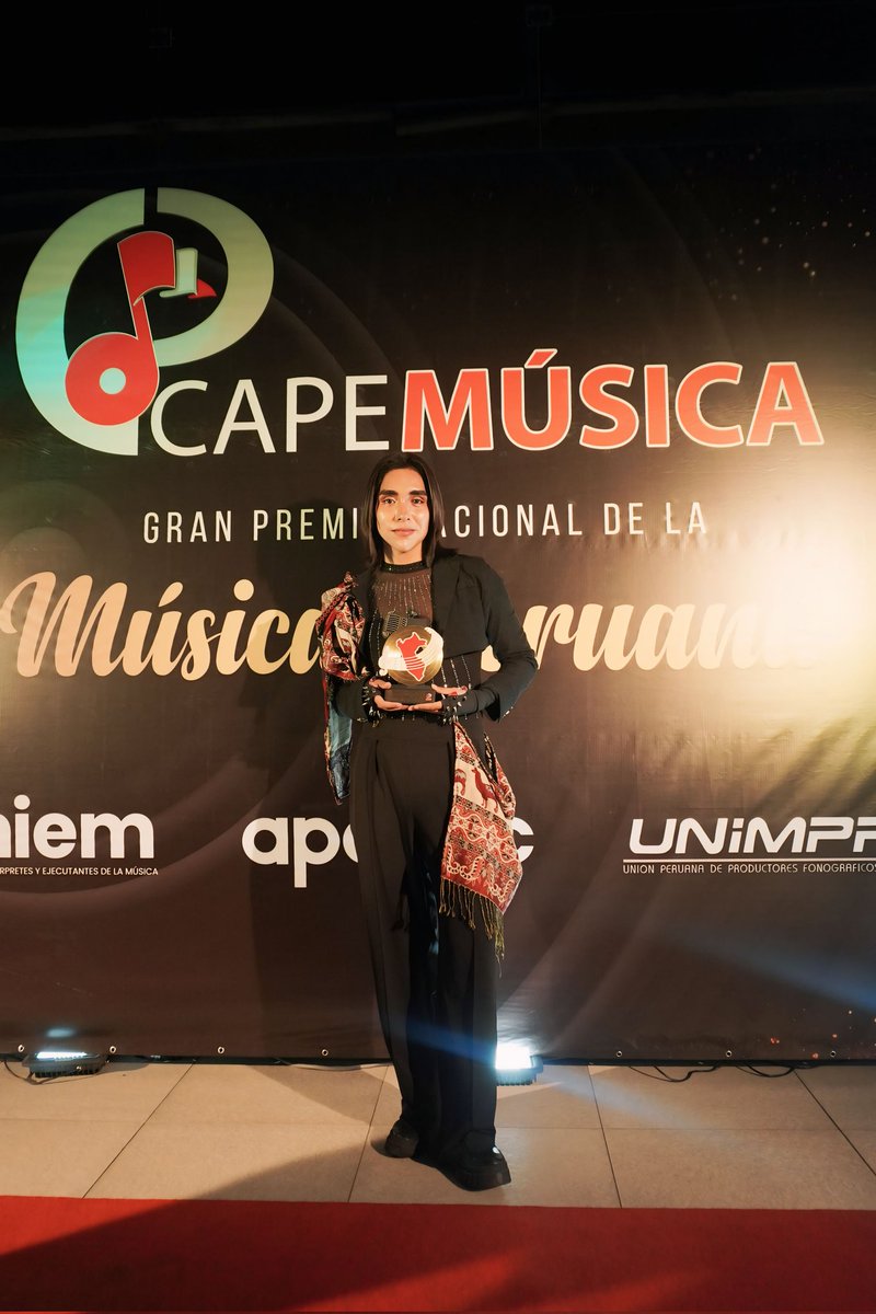 Lenintamayoqpop's tweet image. URPY, ganamos como &quot;Autor revelación&quot; en el premio nacional de la música peruana 🇵🇪 
Construir puentes y caminos a través de la música exige esfuerzo. pasión, verdad y alma. Muchas gracias por su apoyo es de todos nosotros 
#leninqpop #quechuapop