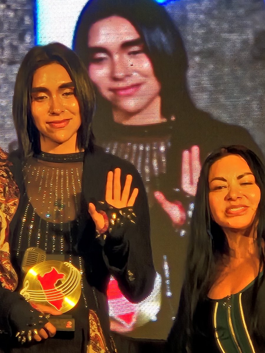 Lenintamayoqpop's tweet image. URPY, ganamos como &quot;Autor revelación&quot; en el premio nacional de la música peruana 🇵🇪 
Construir puentes y caminos a través de la música exige esfuerzo. pasión, verdad y alma. Muchas gracias por su apoyo es de todos nosotros 
#leninqpop #quechuapop