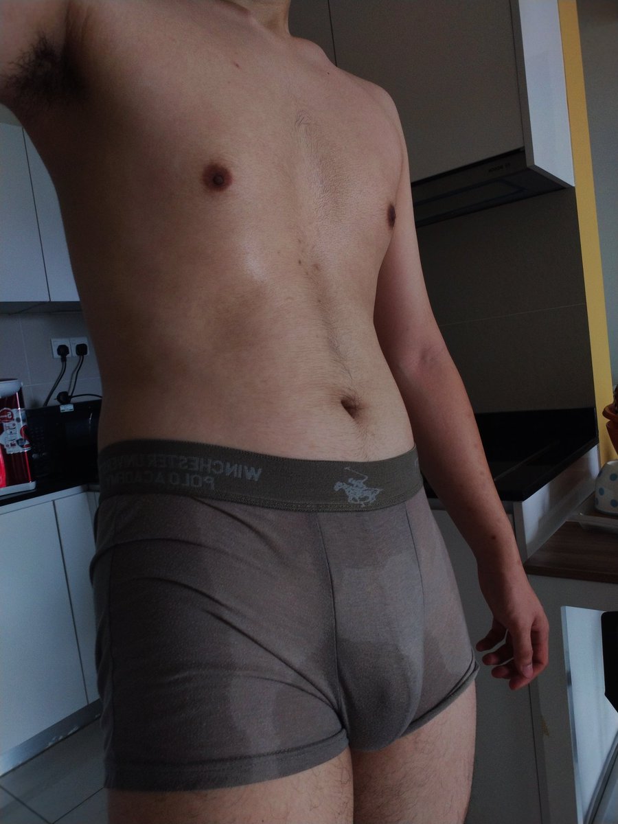 yeoh0613's tweet photo. Happy Chinese New Year 🎊🧧, here is my angpow for you guyss. Also, I'm trying my best to shape back my body🌞. Will keep updating my progress with you guys yaaa, muaaa~

P.S. I'm too broke to afford a new red brief for CNY 😂 , any daddy wanna support 👀 ( ; joking https://t.co/gIwOdEclqX