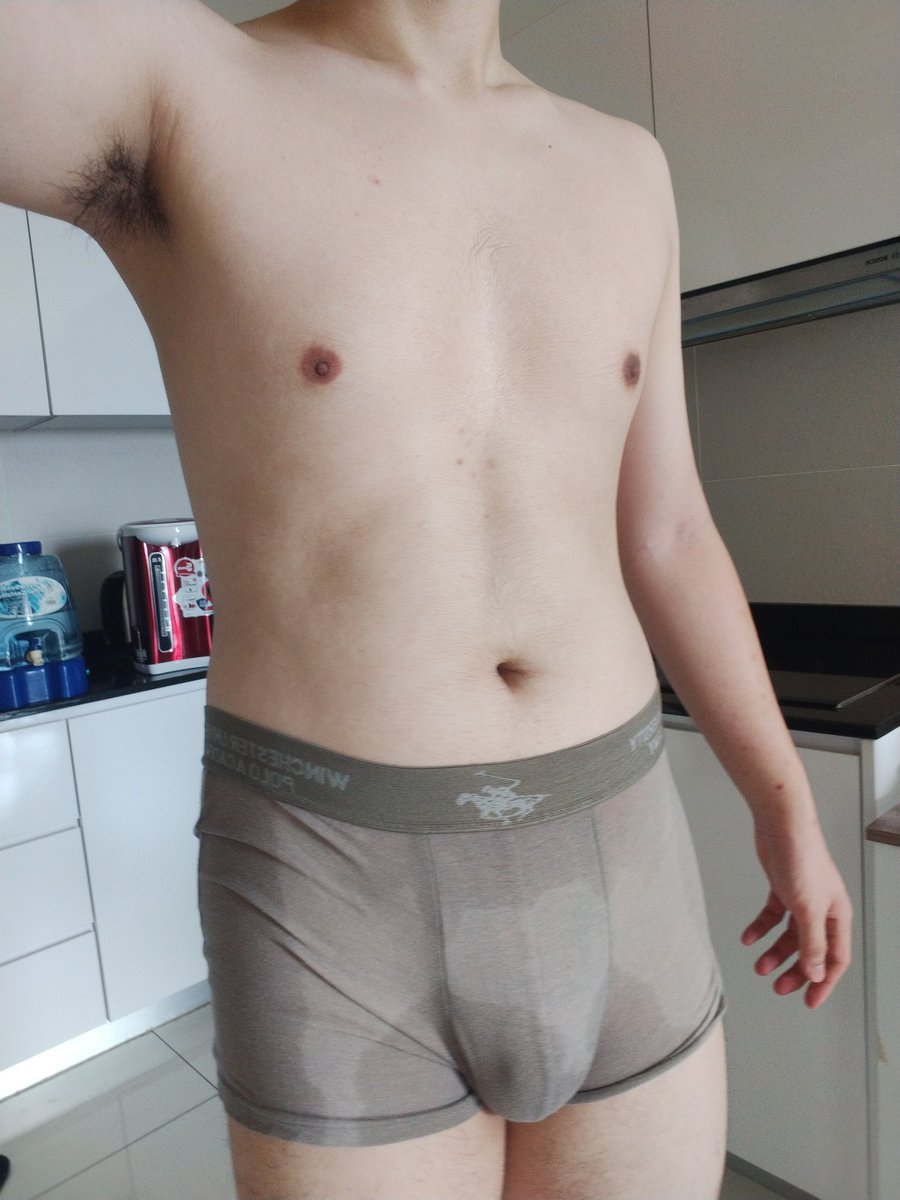 yeoh0613's tweet photo. Happy Chinese New Year 🎊🧧, here is my angpow for you guyss. Also, I'm trying my best to shape back my body🌞. Will keep updating my progress with you guys yaaa, muaaa~

P.S. I'm too broke to afford a new red brief for CNY 😂 , any daddy wanna support 👀 ( ; joking https://t.co/gIwOdEclqX