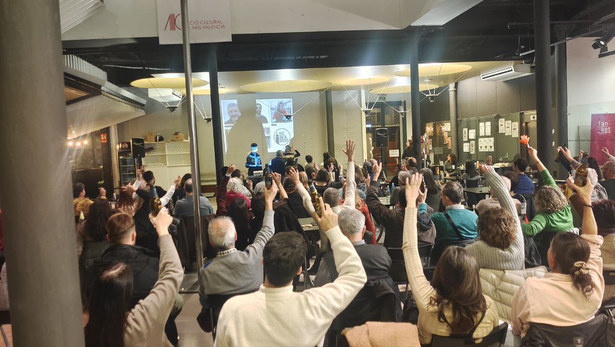 Joan Canela (@joancanela) on Twitter photo Moltes gràcies a <a href="/databeersvlc/">DataBeers VLC</a> per la invitació a la sessió d'ahir. La veritat és que vaig estar molt a gust i ho passí molt bé 😘😘 Moltes gràcies a <a href="/databeersvlc/">DataBeers VLC</a> per la invitació a la sessió d'ahir. La veritat és que vaig estar molt a gust i ho passí molt bé 😘😘