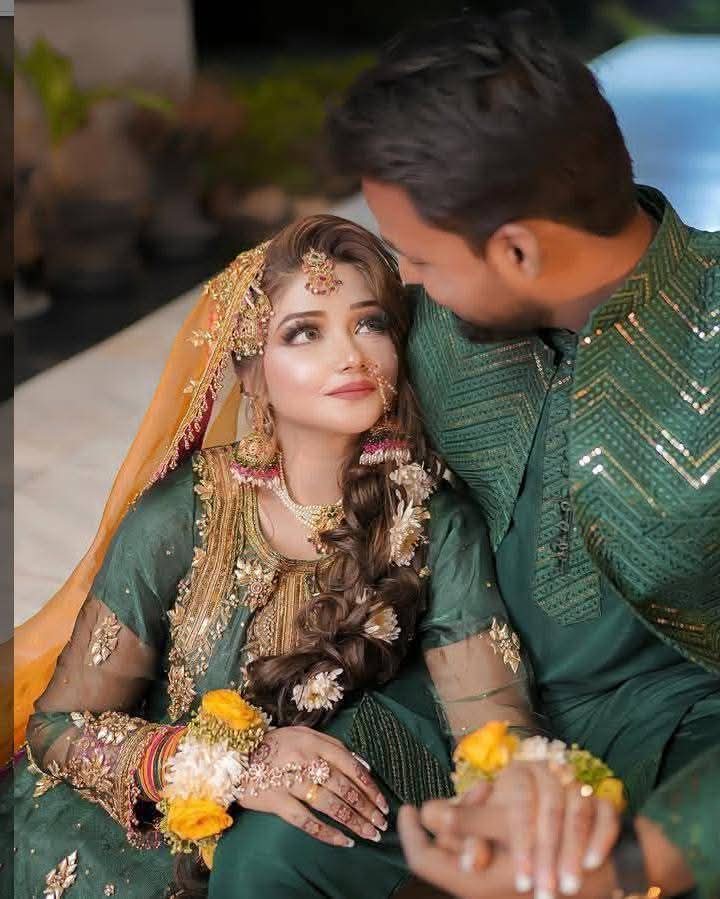 دیکھے ہوئے کو غور سے دیکھا جو بار بار
آنکھوں کو دستیاب نئی حیرتیں ہوئیں

#X_promo