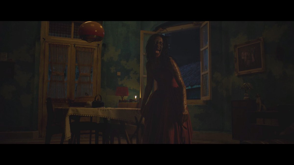 djaycoholyc's tweet image. Perlu diakui bahwa sampai saat ini Lyto Pictures masih on track dalam bikin film horror yang bagus dan gak neko-neko.

Kalau sebelumnya Pamali adalah adaptasi dari game, maka Pengantin Iblis ini malah kebalikannya. dari film dulu yg kemudian nanti akan diadaptasi jadi game