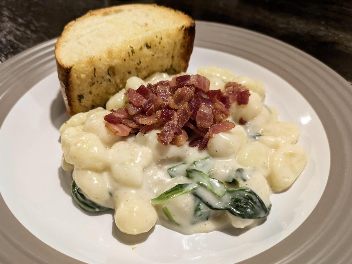 homevsfastfood's tweet photo. [homemade] Spinach alfedo gnocchi topped with bacon, side of garlic toast.
👉 https://t.co/J4kfnLdrNE
#homemadegnocchi #spinachalfredu #baconlovers #garlictoast #comfortfood #homecooking #food #recipes #foodpic #foodie #foodlover #cooking #hungry #goodfood #homecookingvsfastfood https://t.co/iz6gIIq5vH