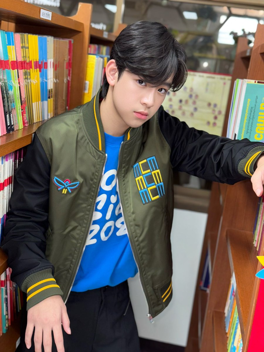 “ สกาย ” School Tour โรงเรียนวัดราชโอรส

#SkyPhasith

#FridayCollege
#Tia51