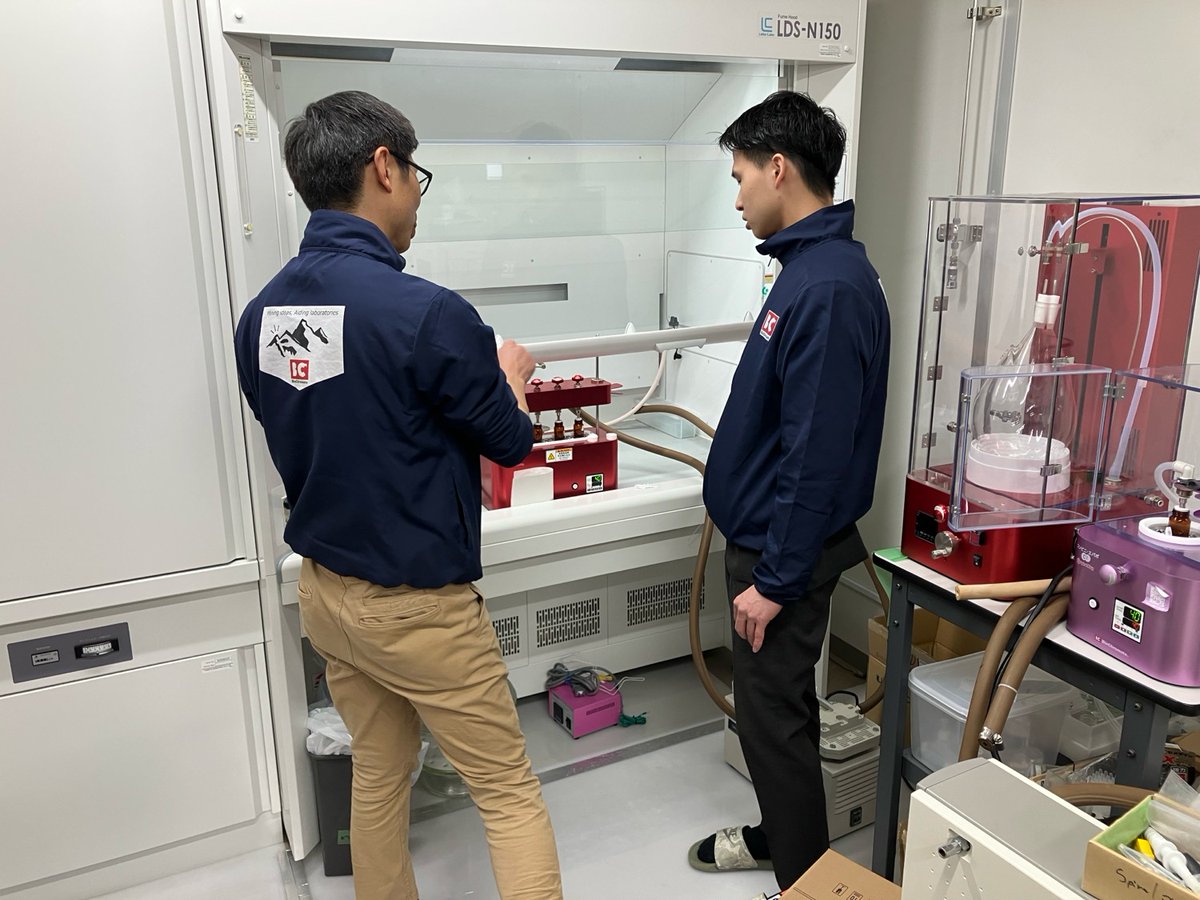 BioChromatoInc's tweet image. A moment in our lab where the team is discussing over the Smart Evaporator.